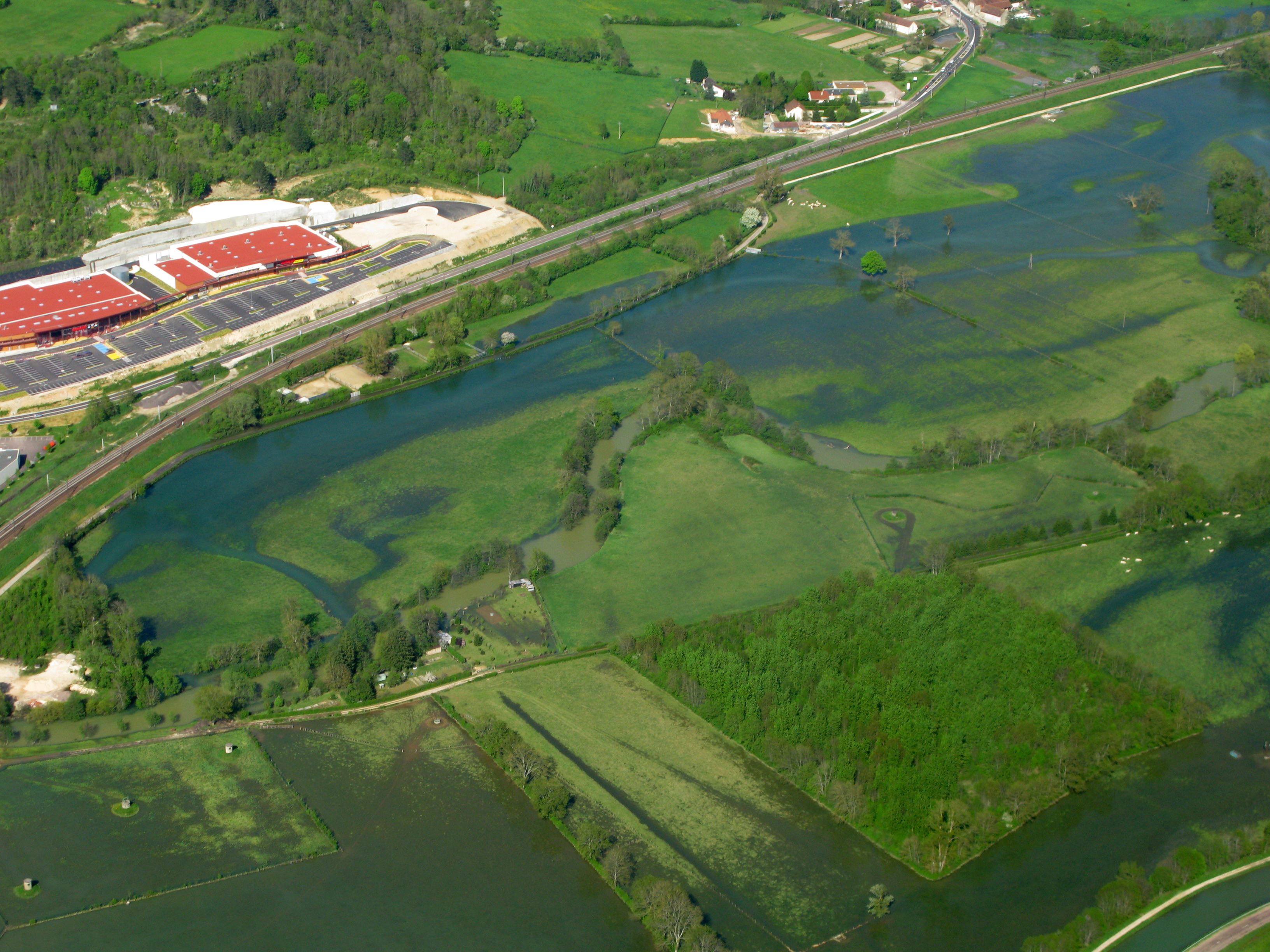 Crue de la Brenne, en mai 2013, à Montbard, est de la ville, en Côte d'Or